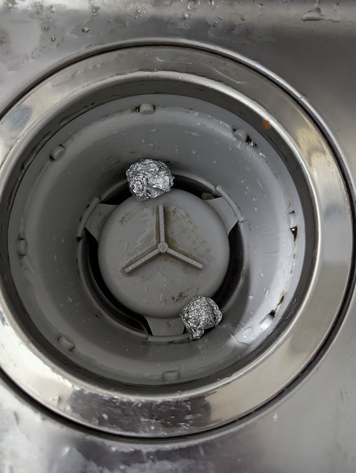 ぬめり防止にアルミホイルを入れる