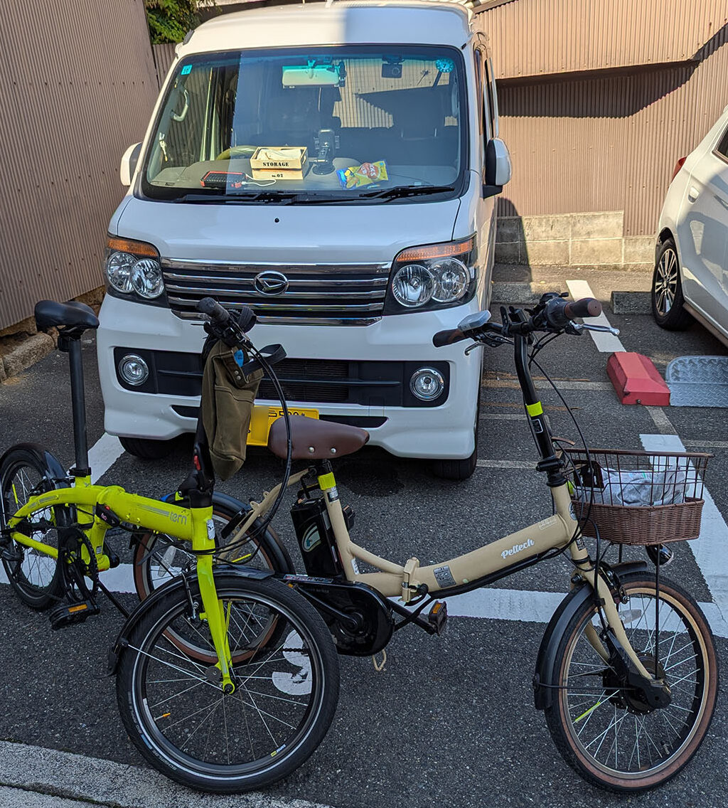 ハイゼットカーゴから自転車を降ろす