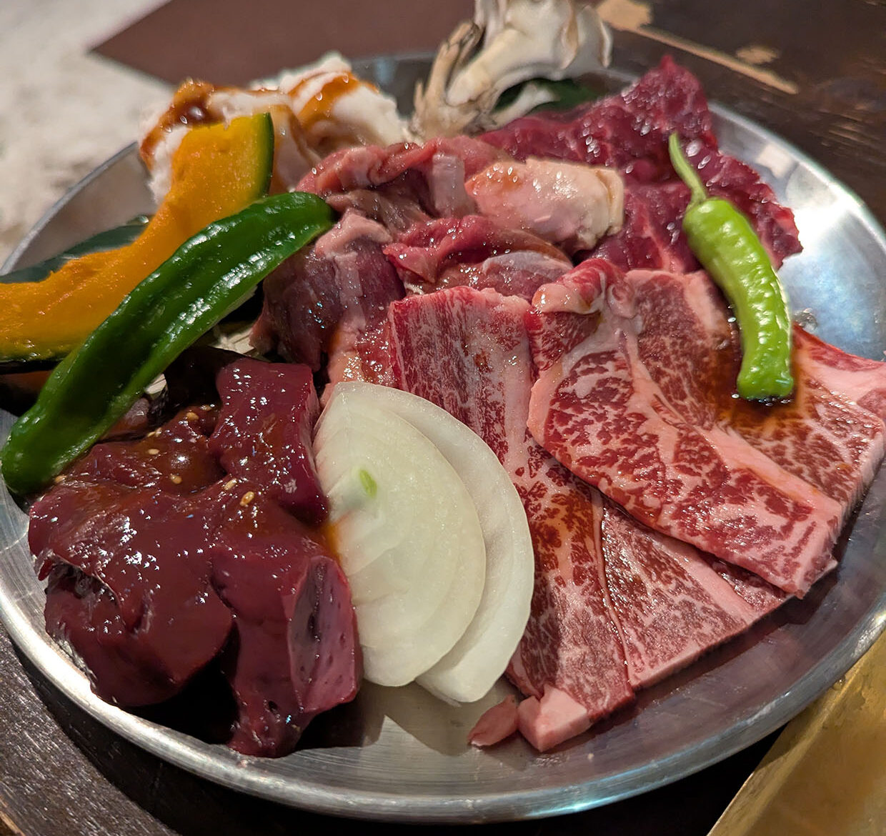 KEMURI 盛り【並サガリ(シオ)/並ロース(シオ)/ジンギスカン(タレ)/小腸(ミソ)/レバー(ミソ)/焼き野菜】