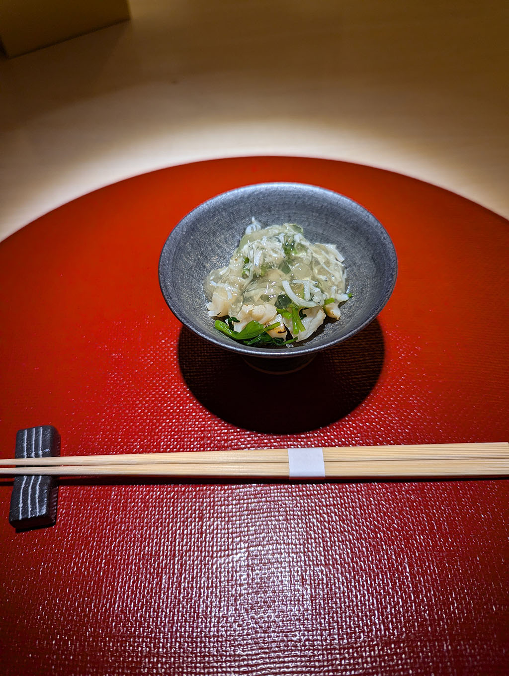 弐ノ蔵のおまかせコース一品目、しらすと青菜のさっぱりとした和え物