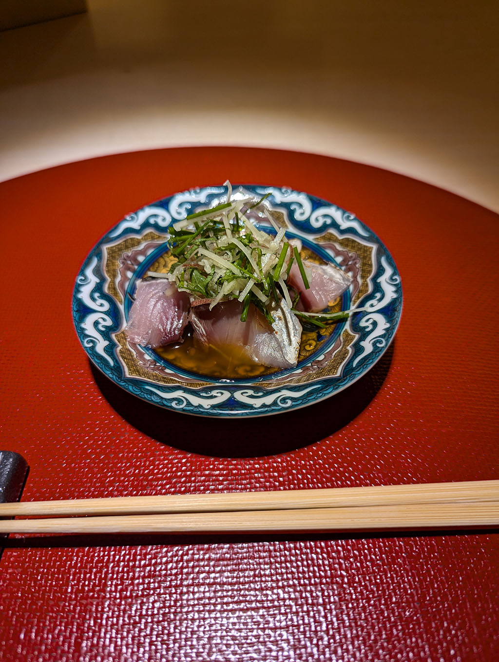 香味野菜とポン酢ジュレでいただく青魚のたたき