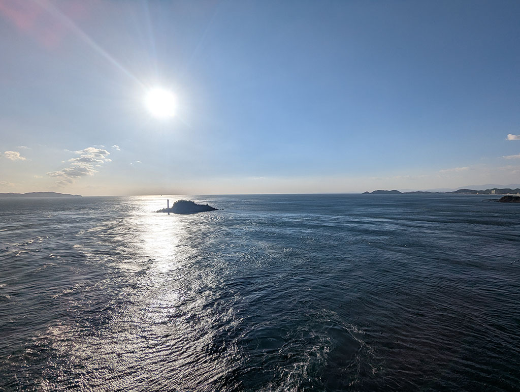 渦の道から見る朝日