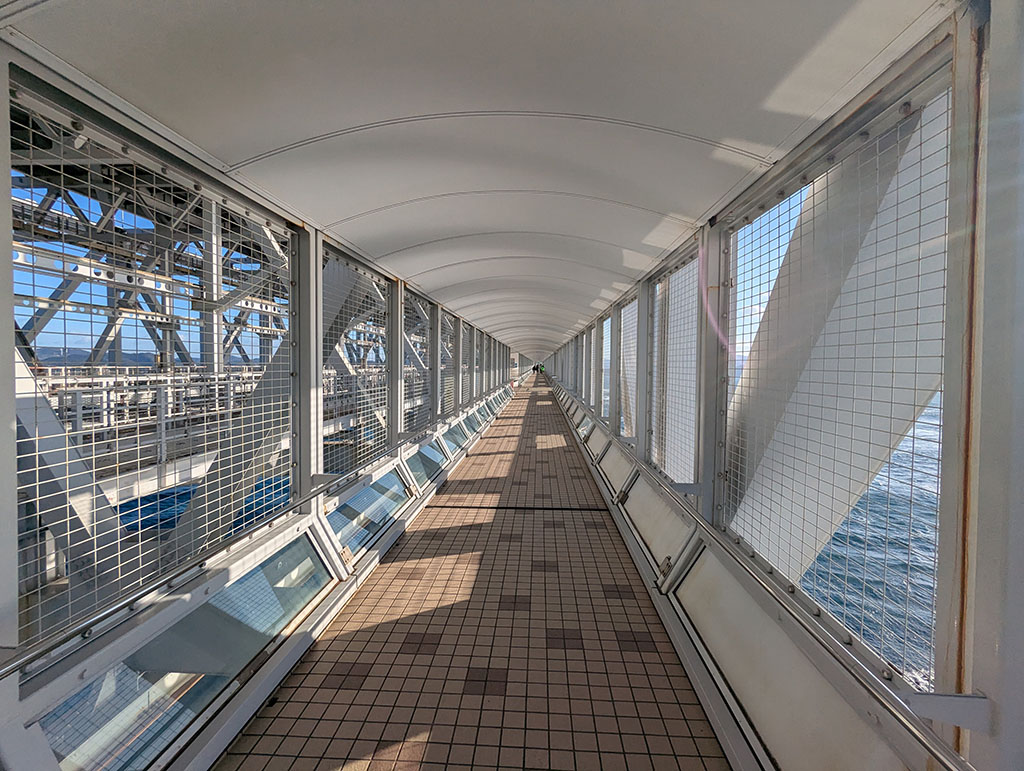 渦の道の渡り廊下