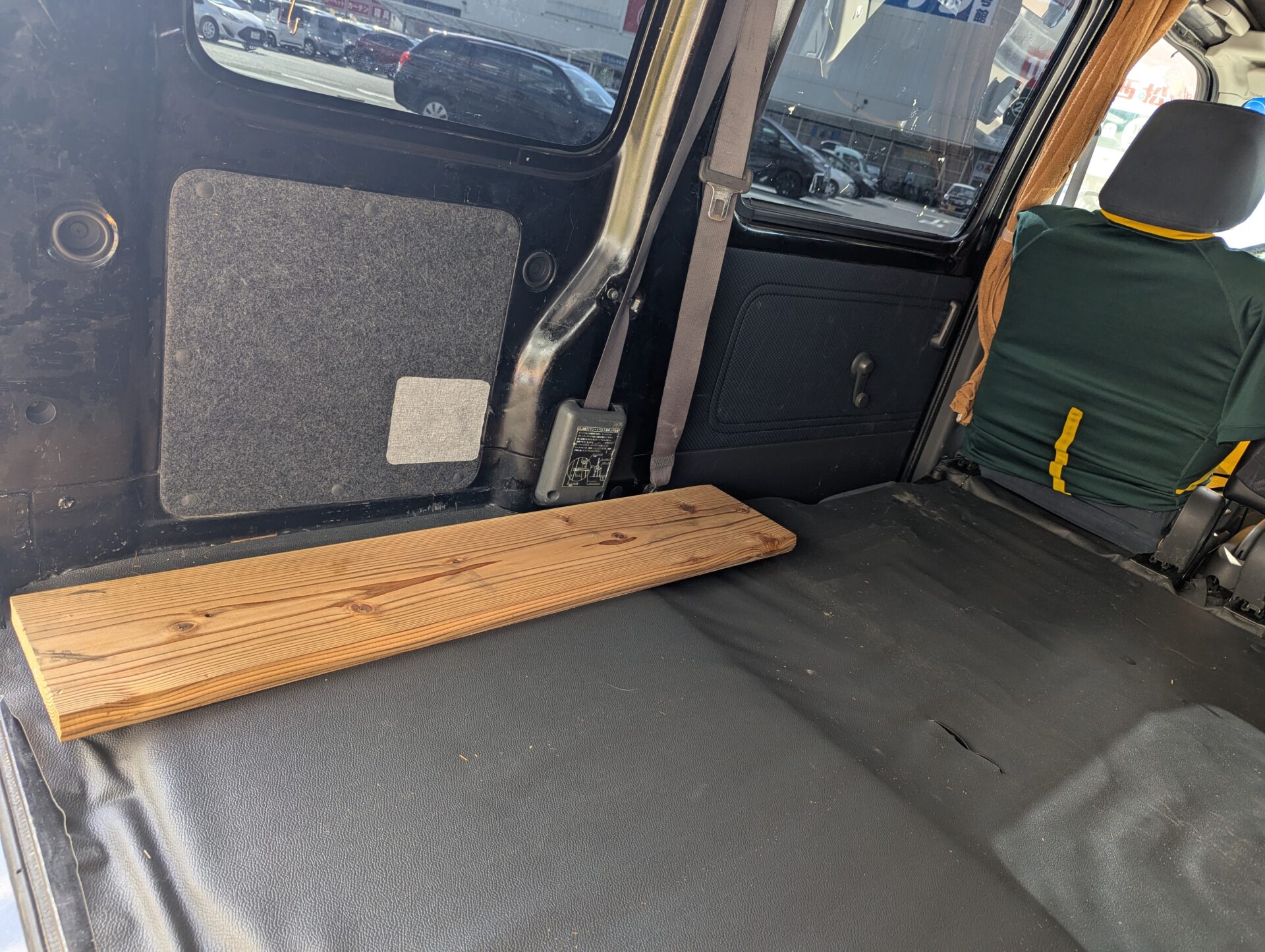 １枚目の板を敷く