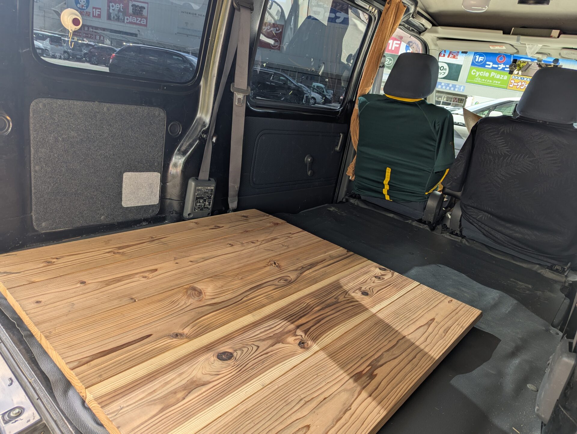 5枚目に板を敷く