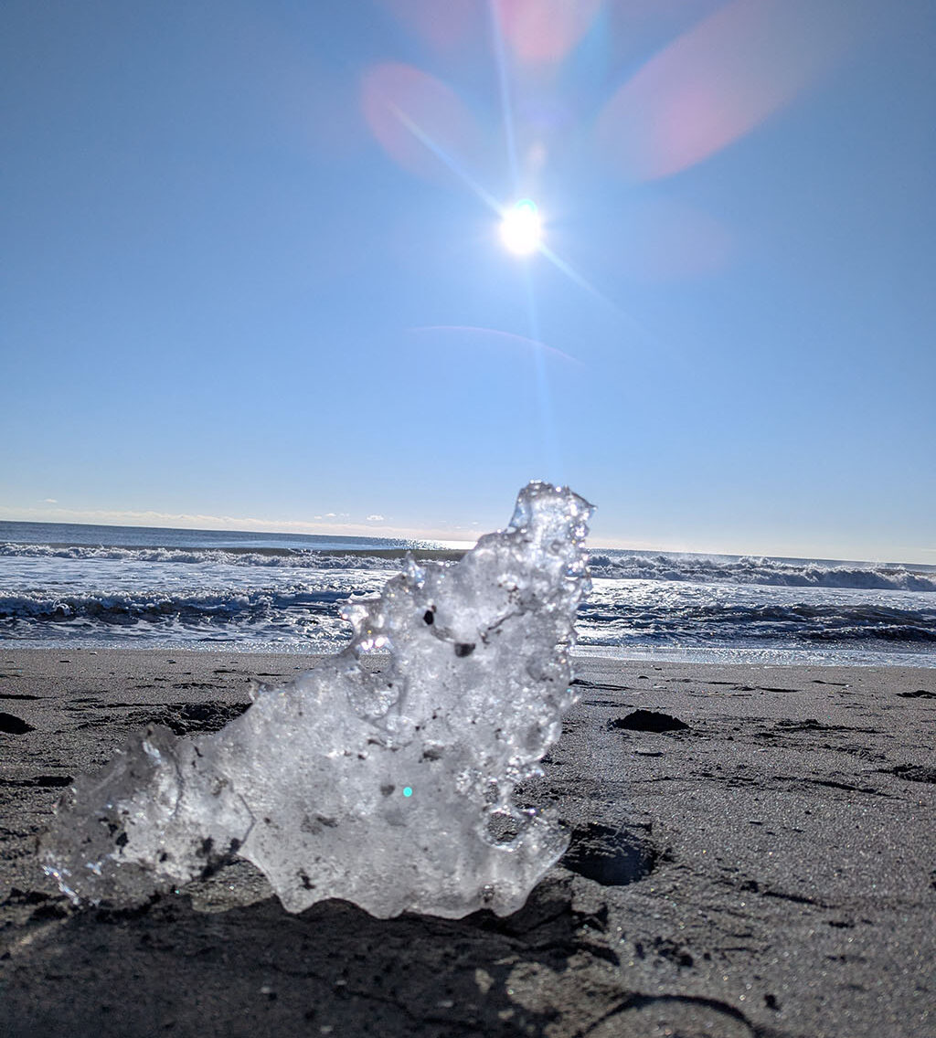 親切なカップルに出会い、場所を教えてもらう。