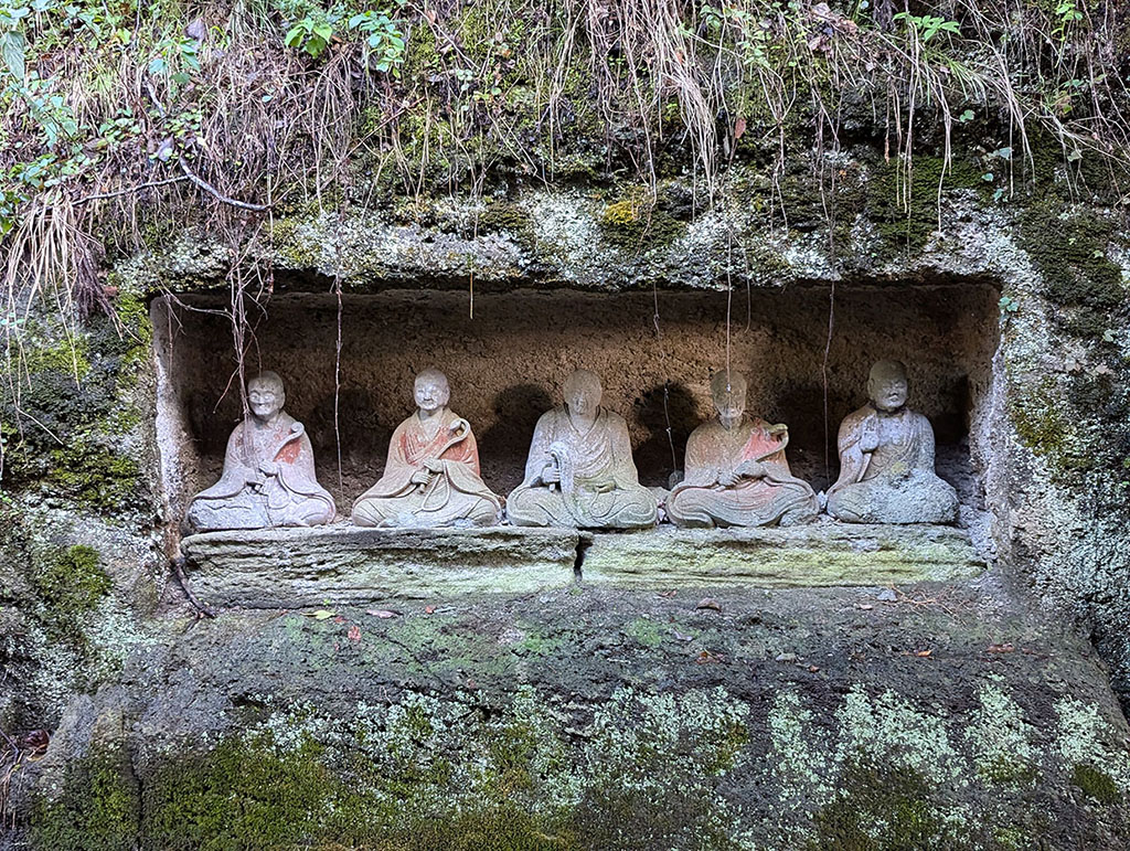 羅漢寺 五体の縁切り羅漢に悪縁を断ち切ってもらう