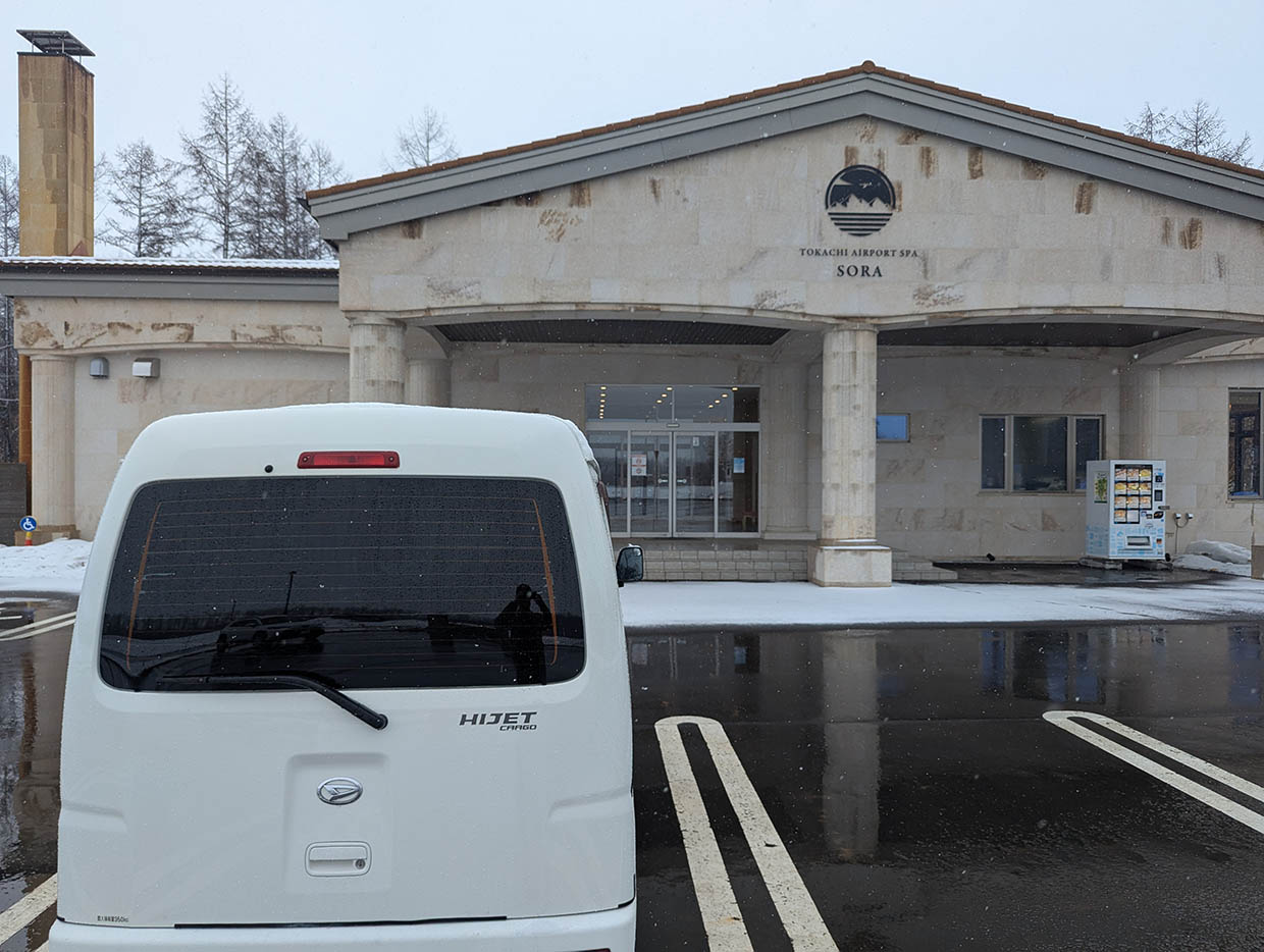 4月の十勝エアポートスパソラの駐車場