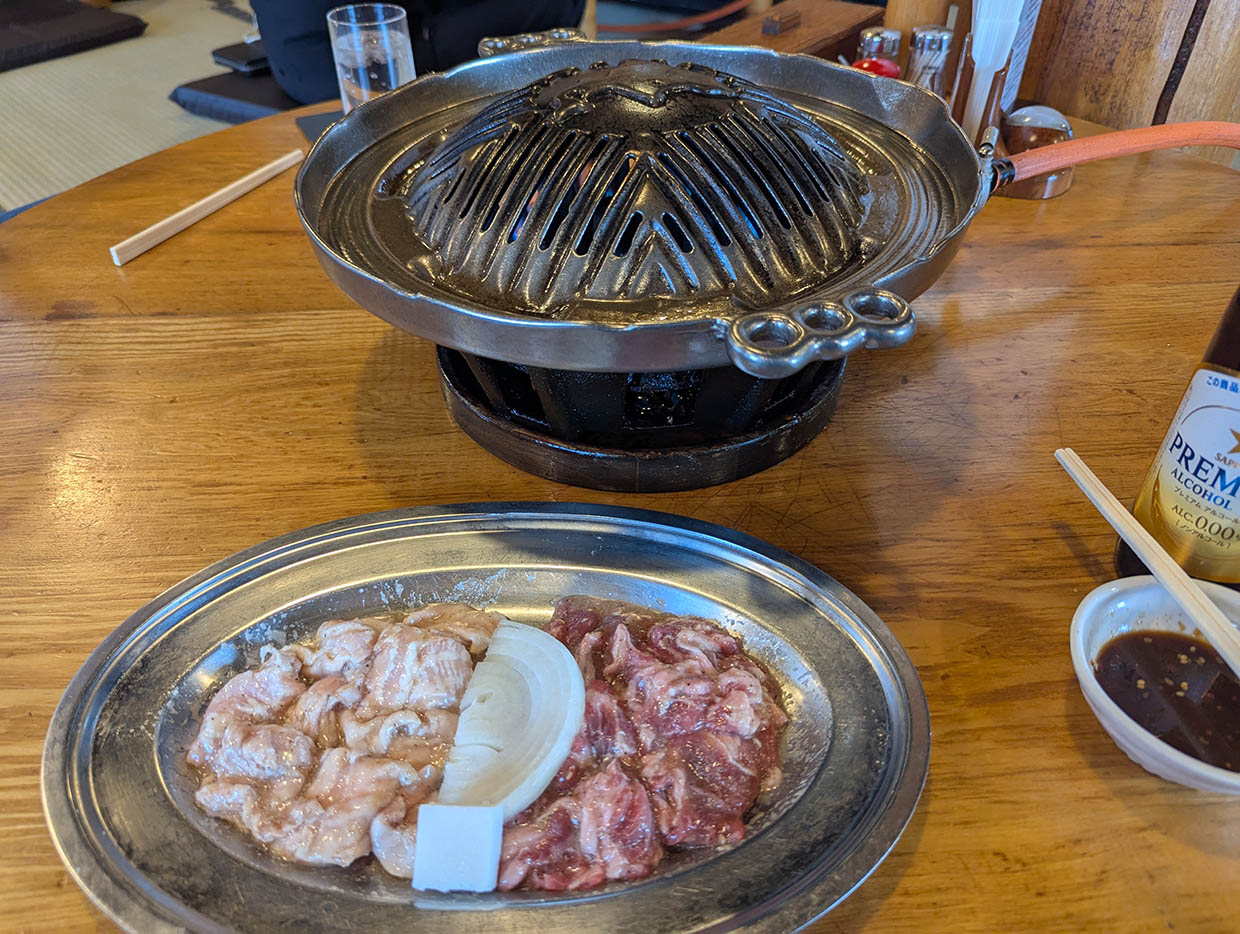 ジンギスカン鍋と肉