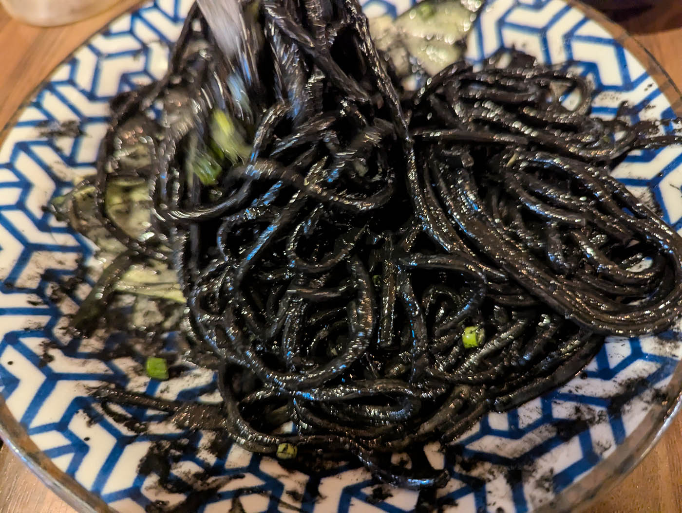 イカスミ焼きそば