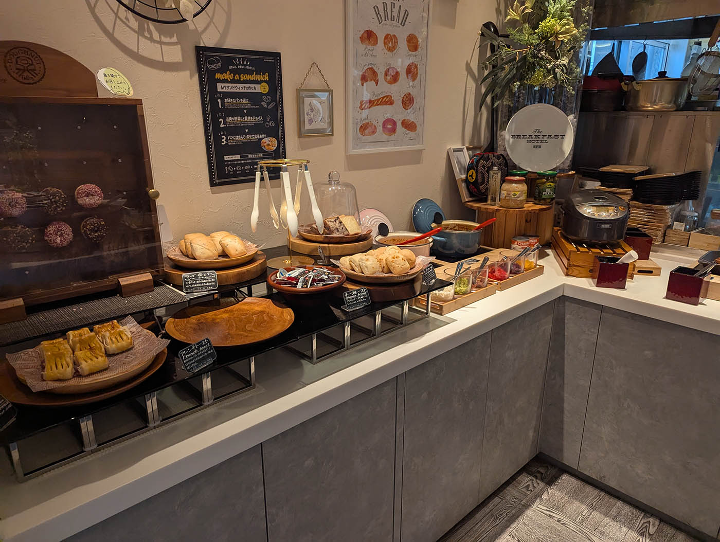 ホテル朝食ビュッフェ