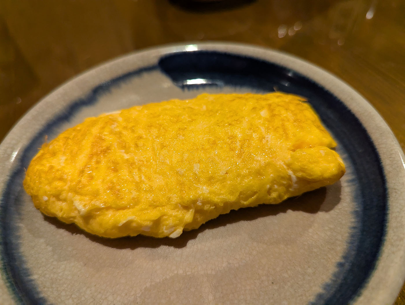 五三五の玉子焼き。ふっくらと焼き上げられた黄色い卵焼きが皿にのっている。
