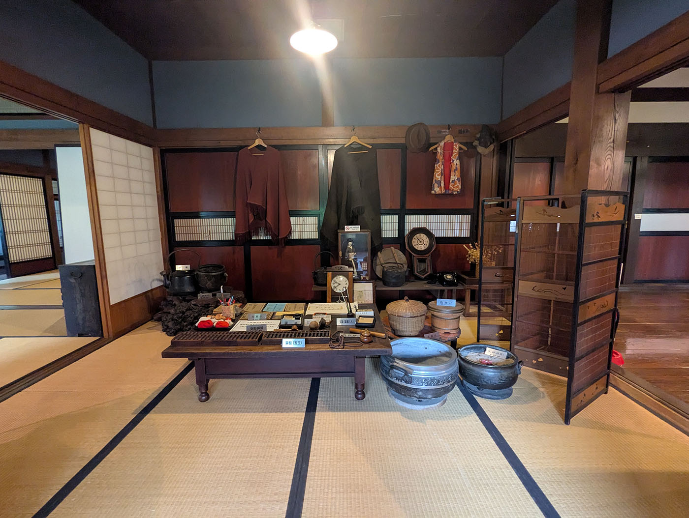 開拓記念館内部。開拓時代の生活の様子がリアルに再現されている