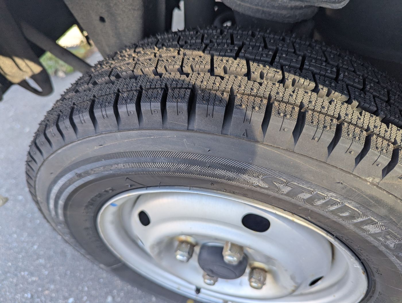 スタッドレスタイヤ