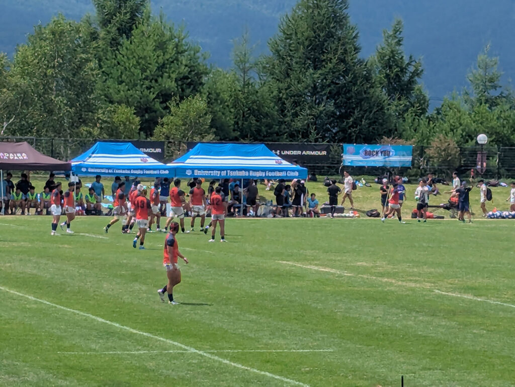 菅平サニアパークでラグビーの試合