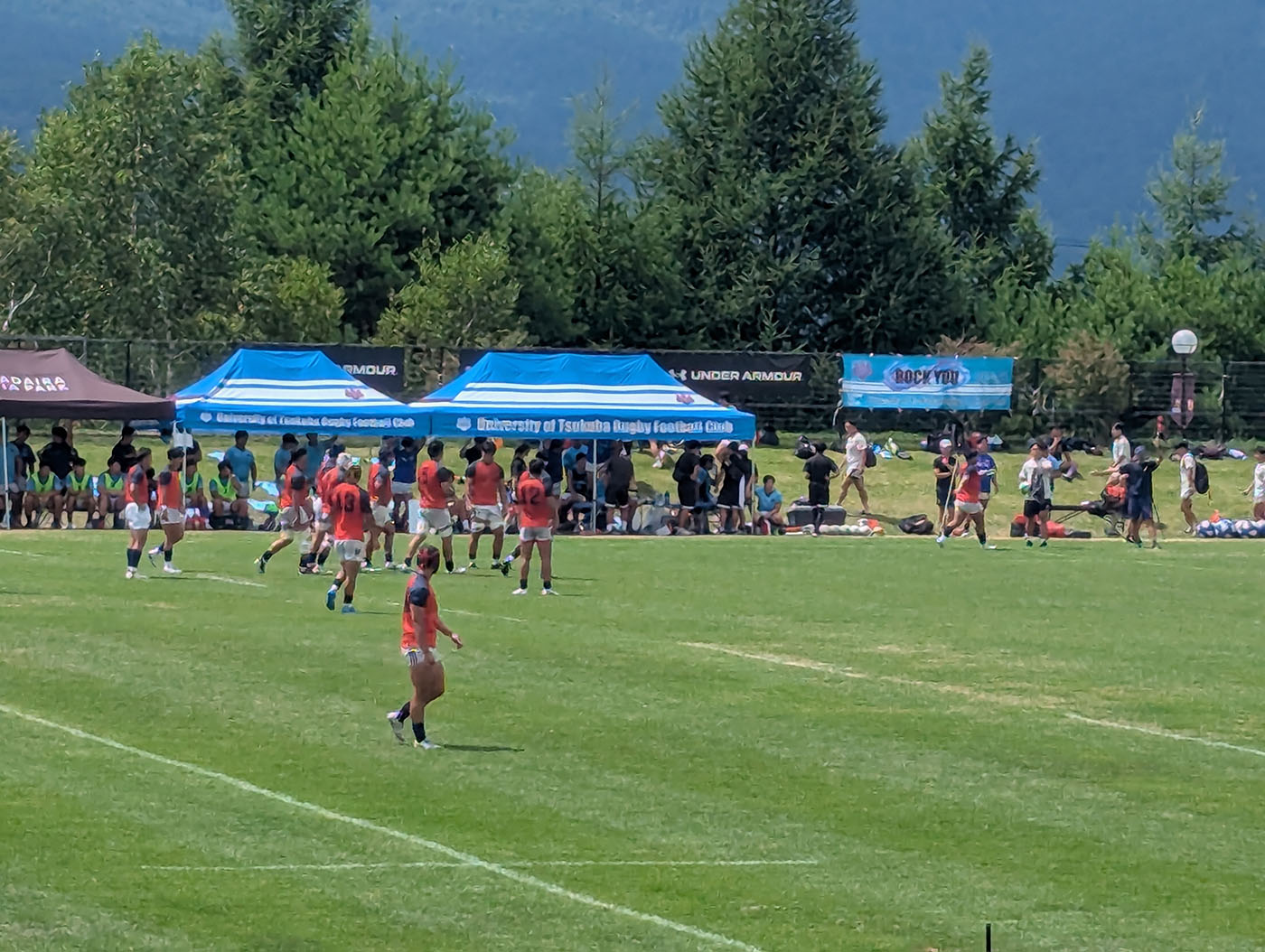 菅平サニアパークでラグビーの試合