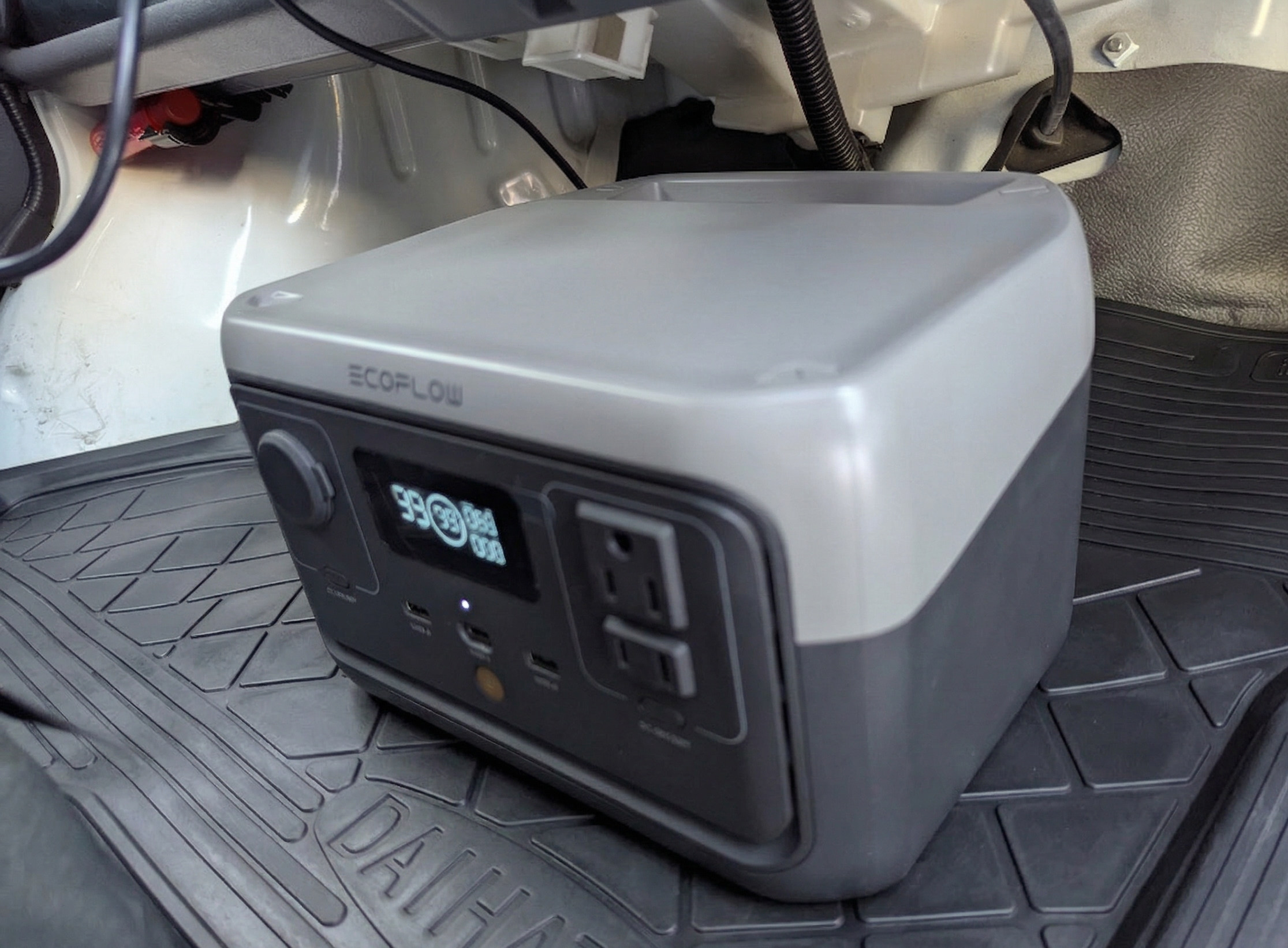 メイン：EcoFlow RIVER 2（256Wh / 300W）