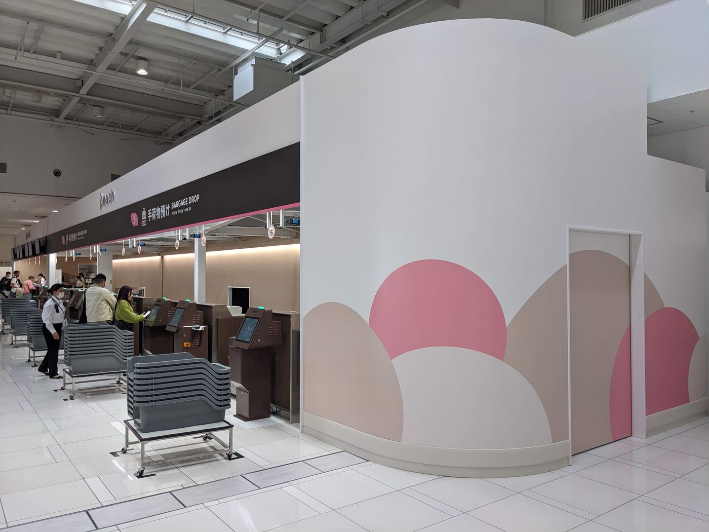 リニューアルされたピーチのカウンター