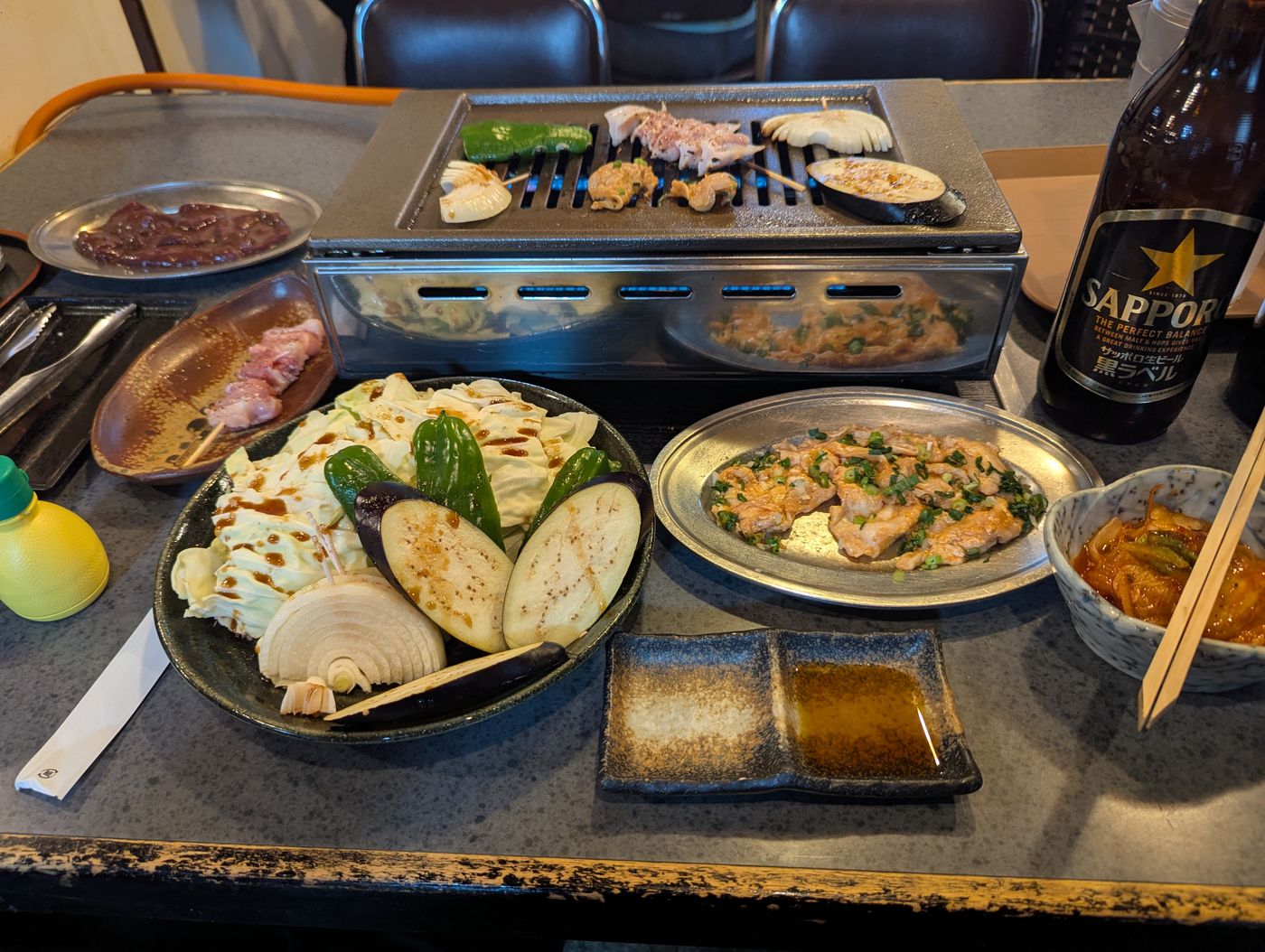 焼き肉まるよしの焼肉とビール