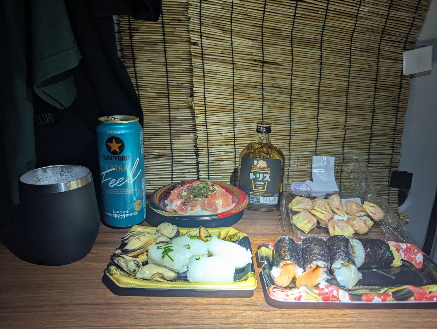 居酒屋車中泊の車内の晩酌のメニュー