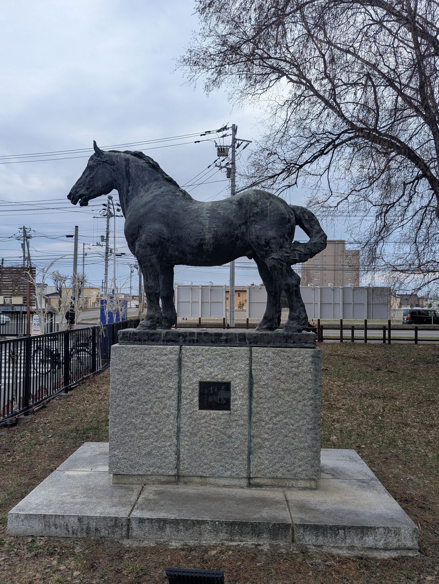 帯広競馬場の前にある馬の銅像