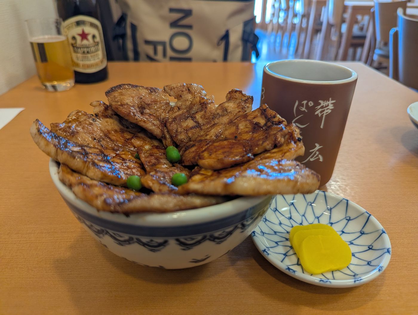 ぱんちょうの8枚入り豚丼とビール