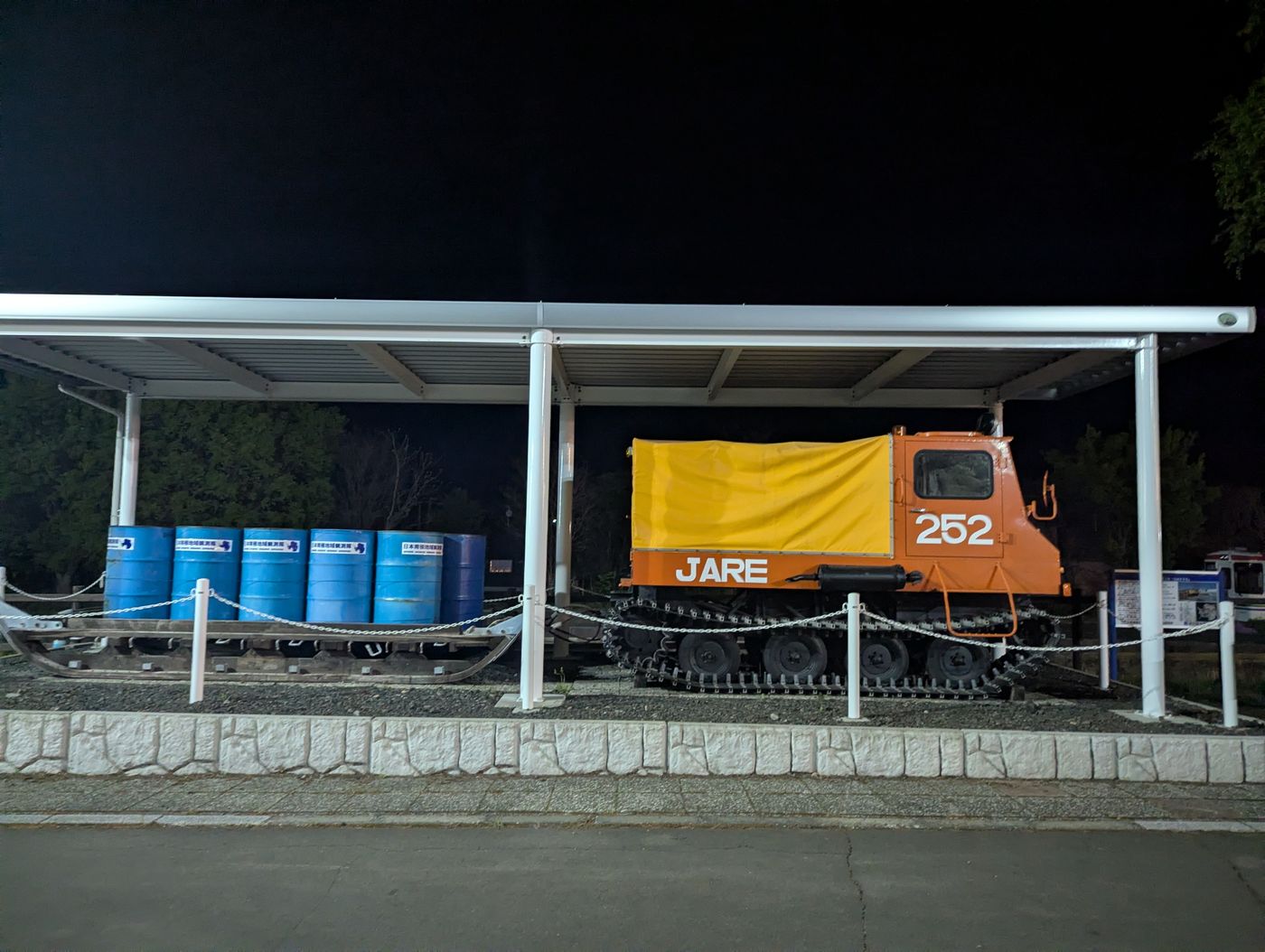 南極専用小型雪上車SM25S。